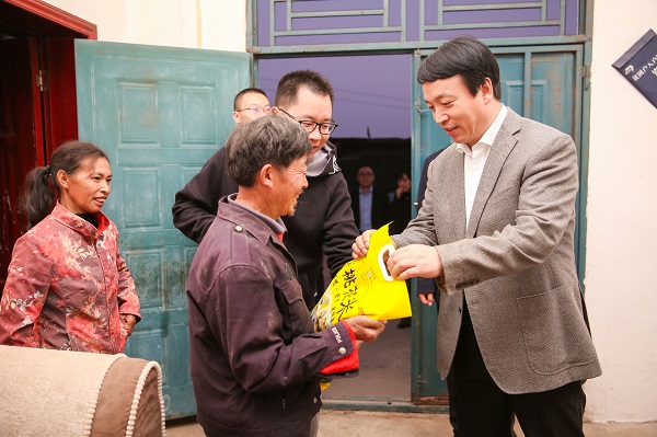 中國華融黨委副書記、監(jiān)事長胡建忠一行赴四川宣漢縣調(diào)研督導(dǎo)扶貧工作